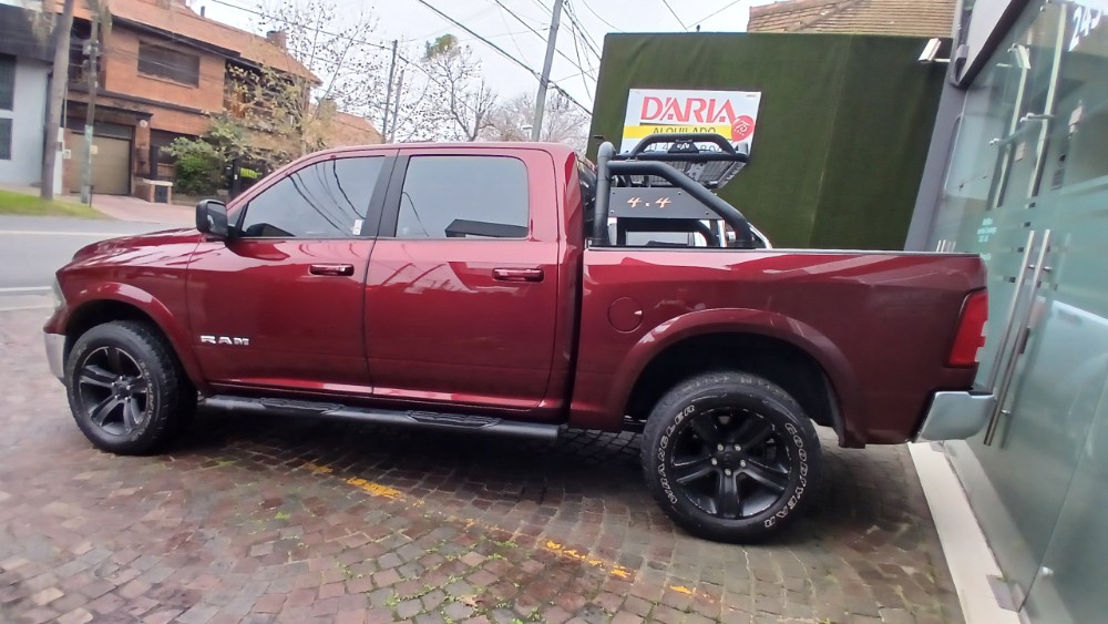 Dodge Ram Laramie 4x4  — foto 3