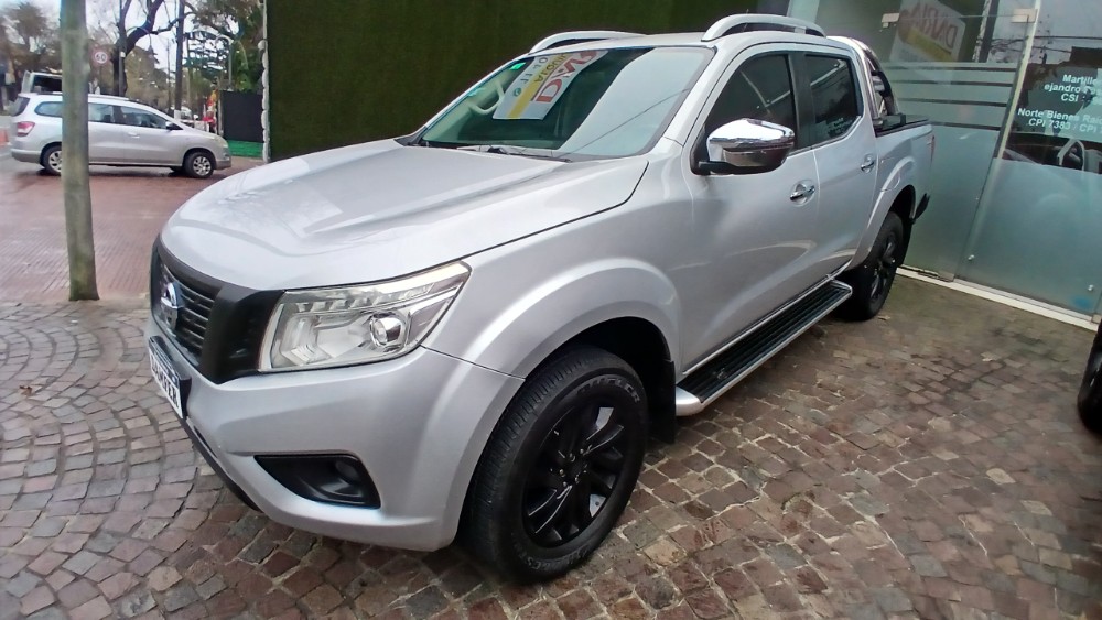 Nissan Frontier NP 300  Le 4x4 automática 