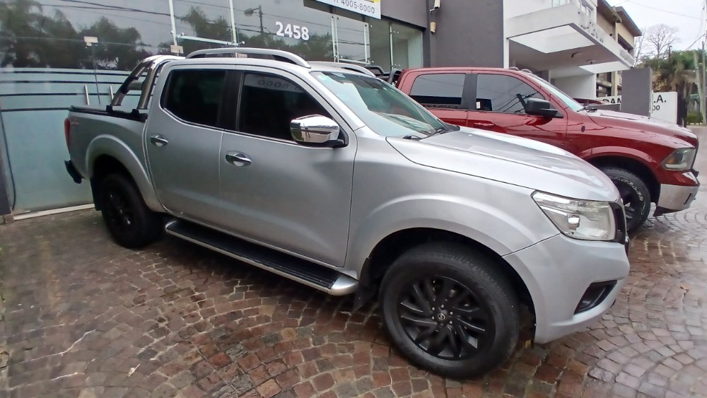 Nissan Frontier NP 300  Le 4x4 automática  — foto 7
