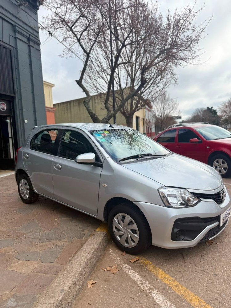 Toyota Etios XLS — foto 2