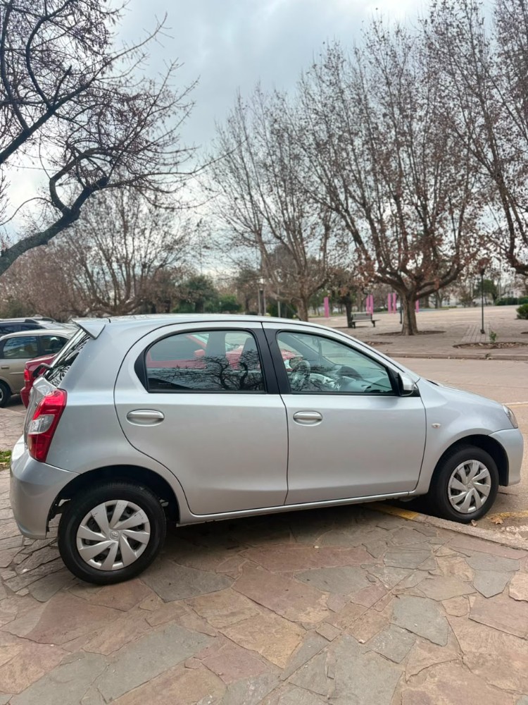 Toyota Etios XLS — foto 3