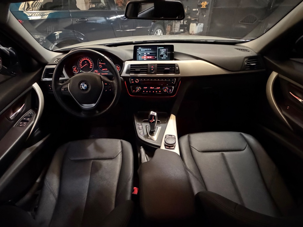 BMW Serie 3 320i Executive — foto 2