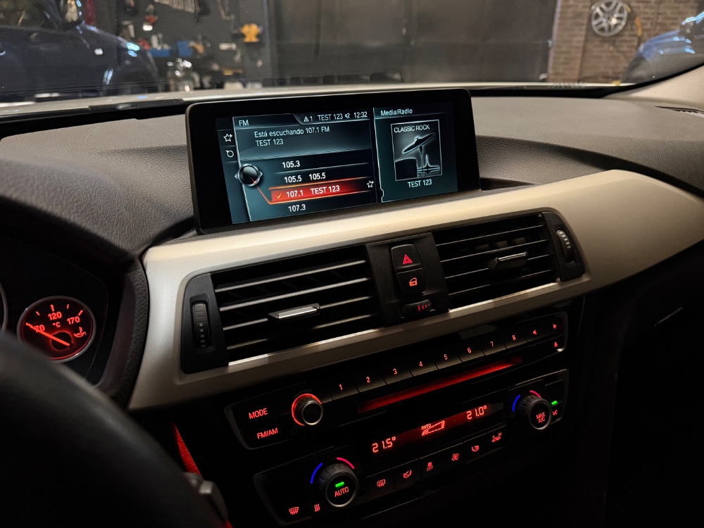 BMW Serie 3 320i Executive — foto 11