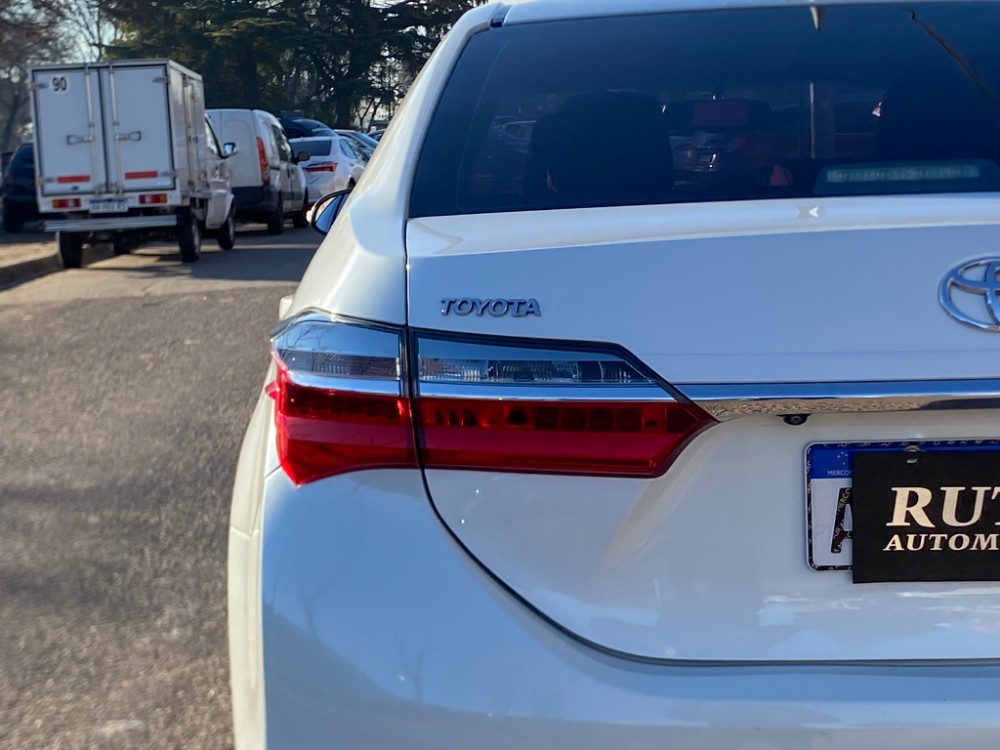 Toyota COROLLA 1.8 XEI L/17 CVT — foto 7