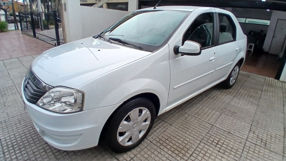 Renault LOGAN 4P 1,6 8V Confort Ii ABS 2013 — foto 2