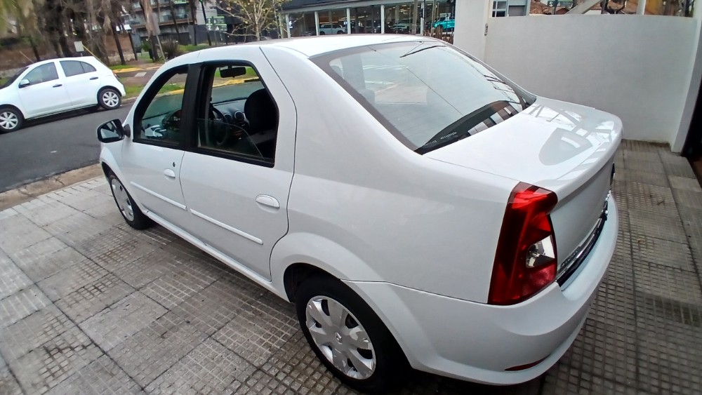 Renault LOGAN 4P 1,6 8V Confort Ii ABS 2013 — foto 4