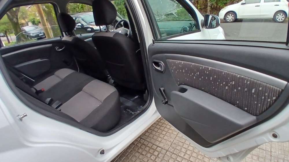 Renault LOGAN 4P 1,6 8V Confort Ii ABS 2013 — foto 12