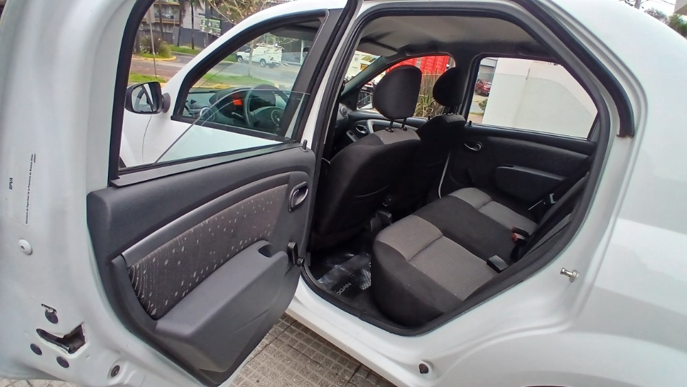 Renault LOGAN 4P 1,6 8V Confort Ii ABS 2013 — foto 13