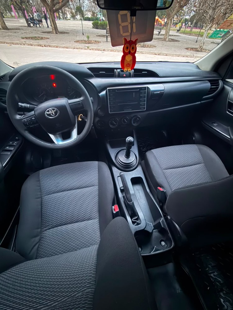 Toyota Hilux DX — foto 2