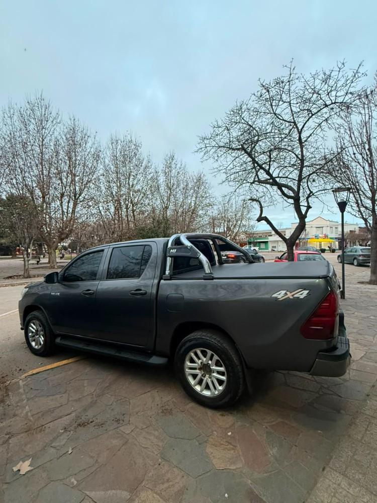 Toyota Hilux DX — foto 6