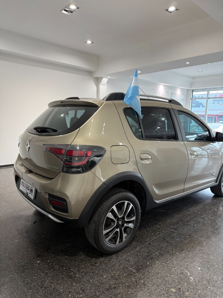 Renault SANDERO STEPWAY 1.6 Dynamique 105 CV — foto 7