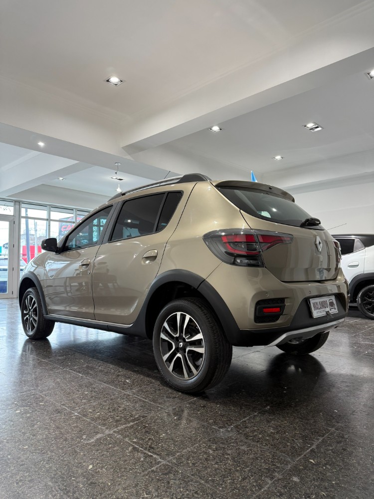 Renault SANDERO STEPWAY 1.6 Dynamique 105 CV — foto 10