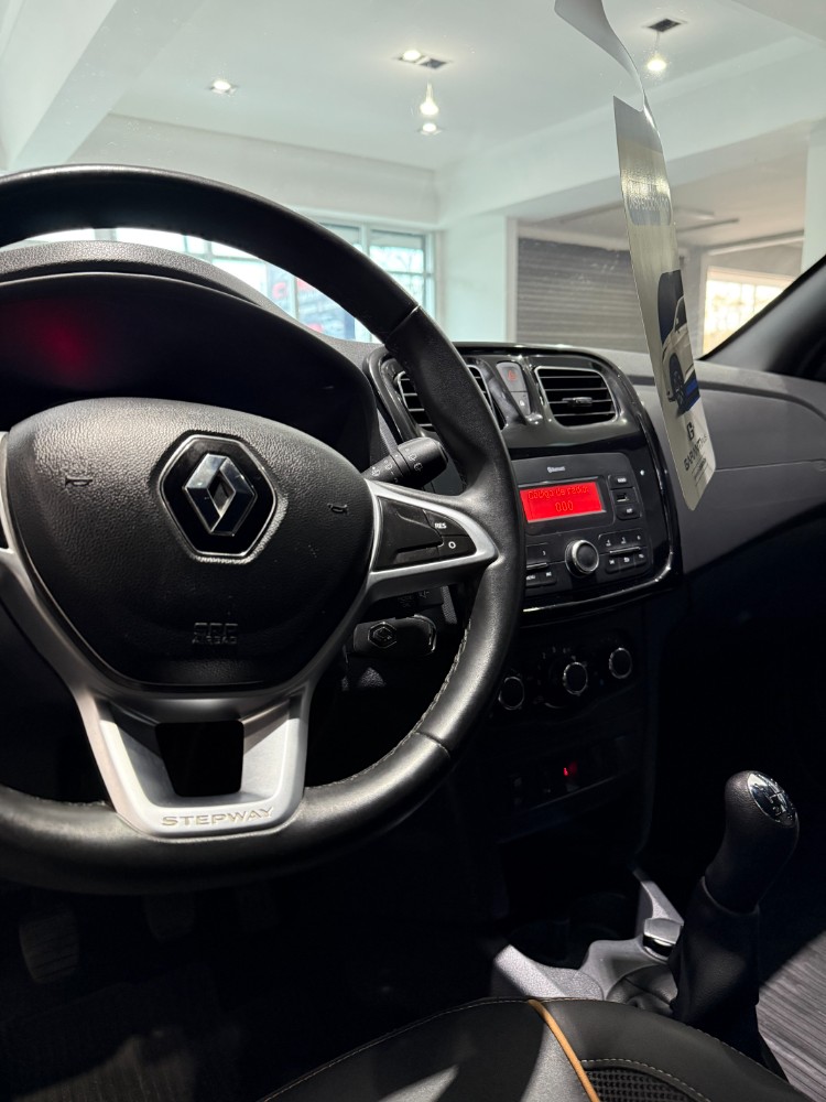 Renault SANDERO STEPWAY 1.6 Dynamique 105 CV — foto 11
