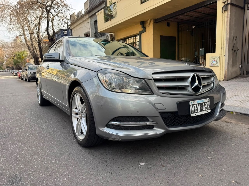 Mercedes-Benz C-Class Avantgarde 1.8 c250 — foto 2