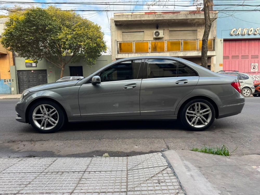Mercedes-Benz C-Class Avantgarde 1.8 c250 — foto 4