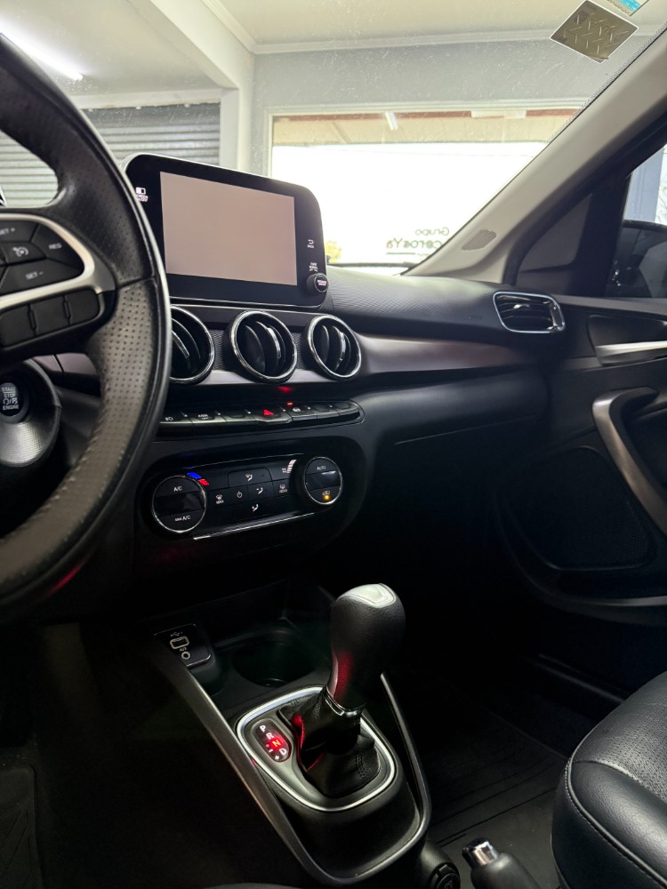Fiat Cronos 1.8 16v Precision — foto 3
