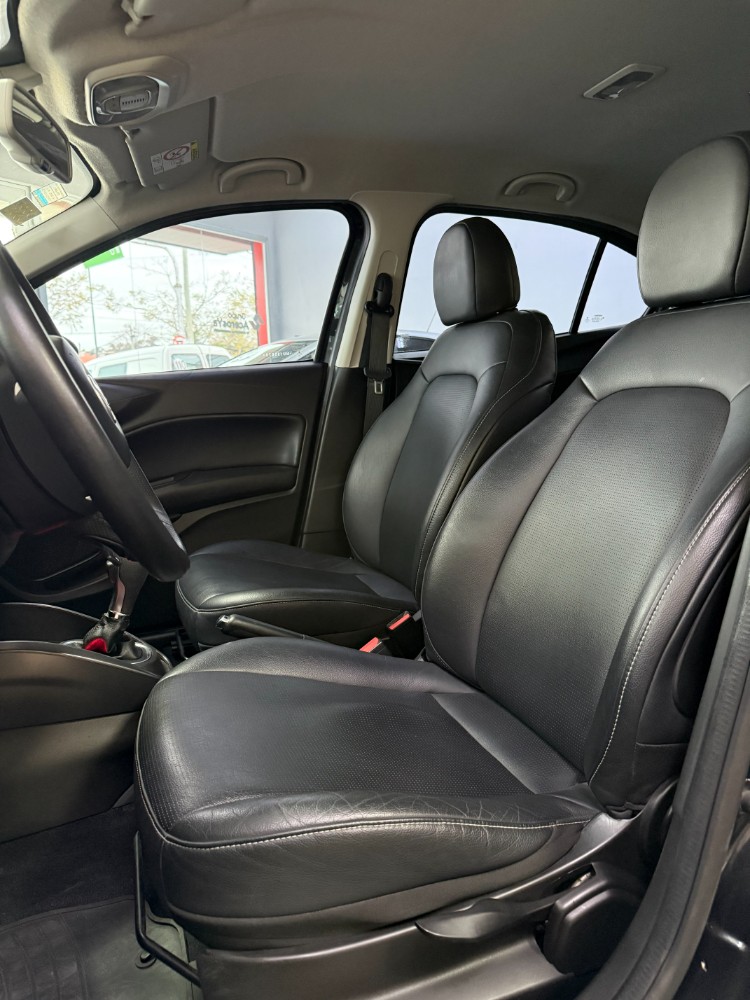 Fiat Cronos 1.8 16v Precision — foto 8