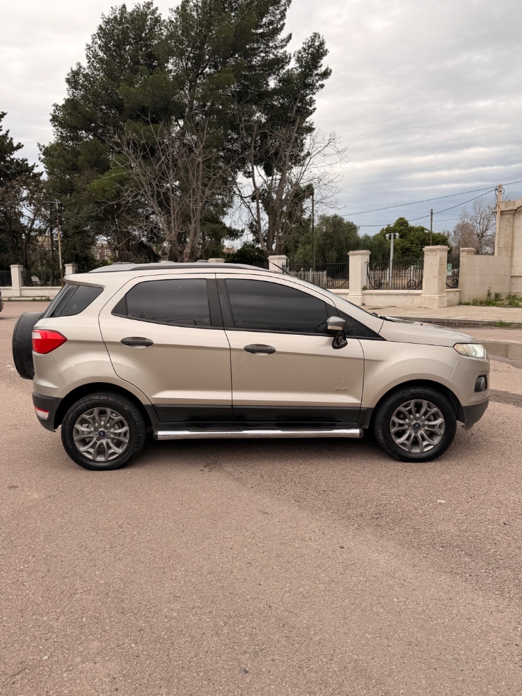 Ford ECOSPORT — foto 11