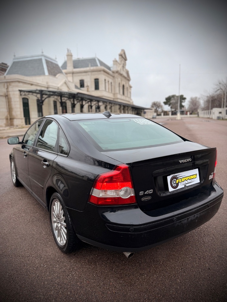 Volvo S 40 4P 2,0 P2 AT — foto 4
