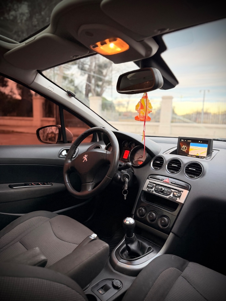 Peugeot 308 5P 1,6 Allure Nav — foto 5