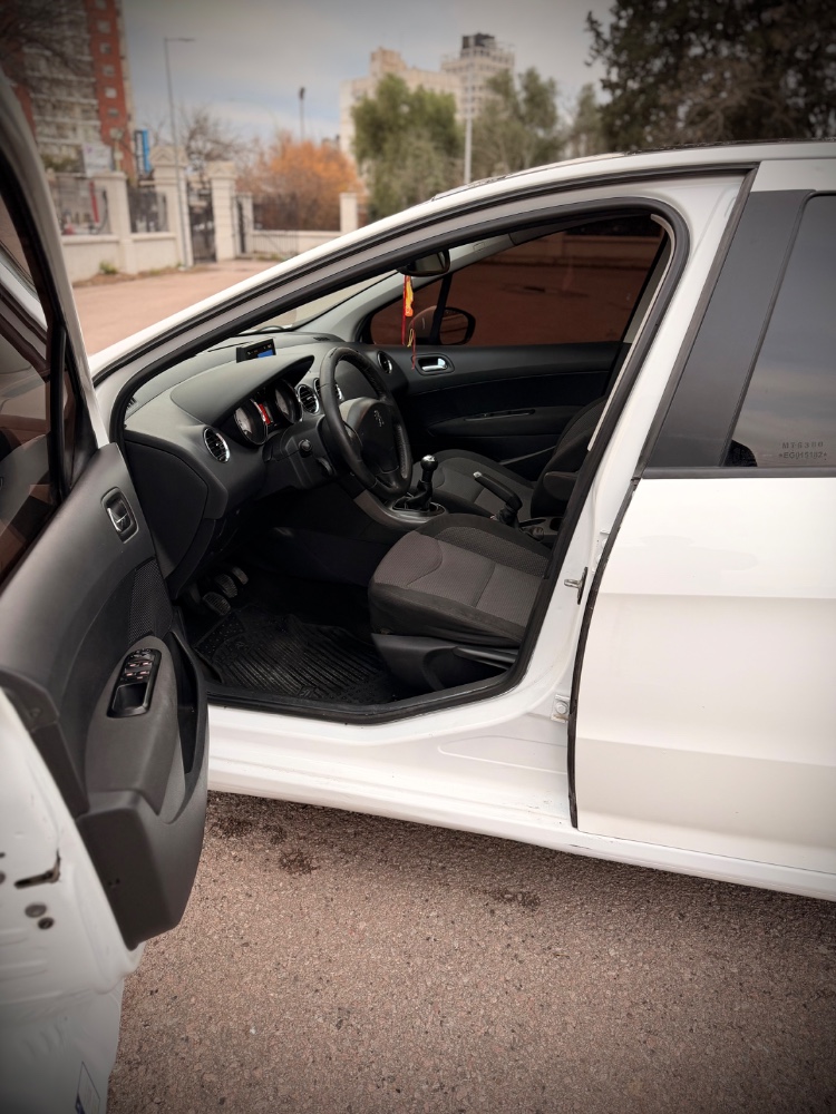 Peugeot 308 5P 1,6 Allure Nav — foto 10