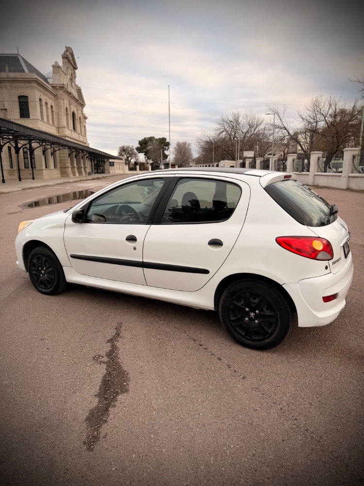 Peugeot 207 — foto 9