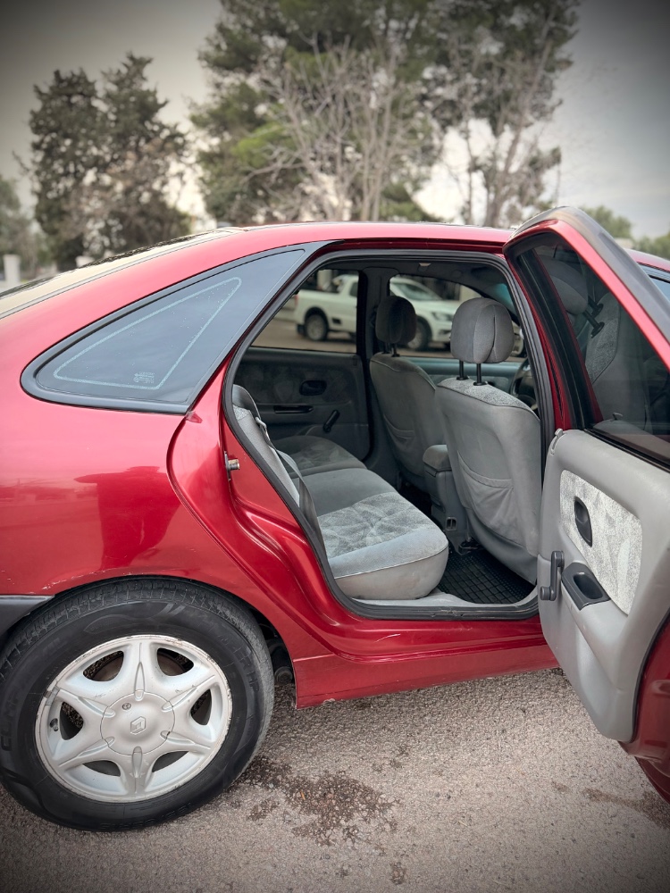 Renault 99 Laguna — foto 10
