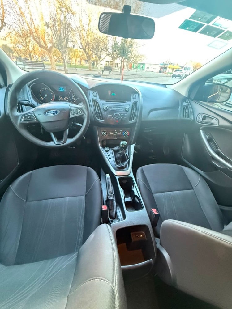 Ford Focus 1.6 — foto 2