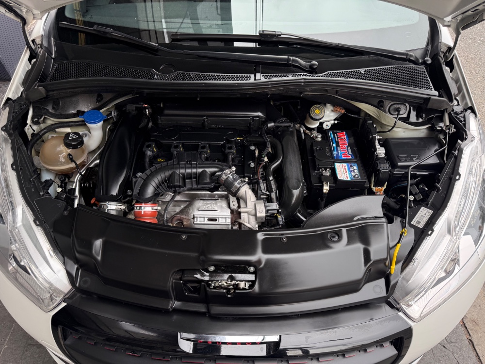 Peugeot 208 5P 1,6 THP Gt — foto 11