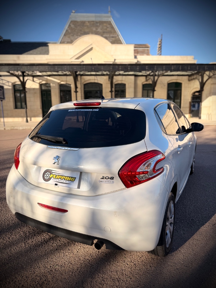 Peugeot 208 — foto 9