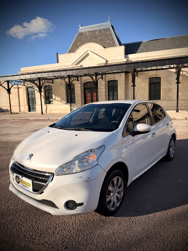 Peugeot 208 — foto 10
