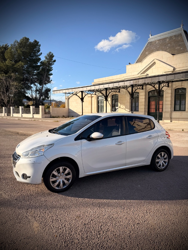 Peugeot 208 — foto 11