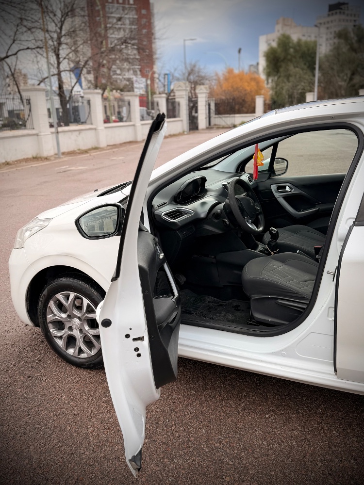 Peugeot 208 Feline — foto 2