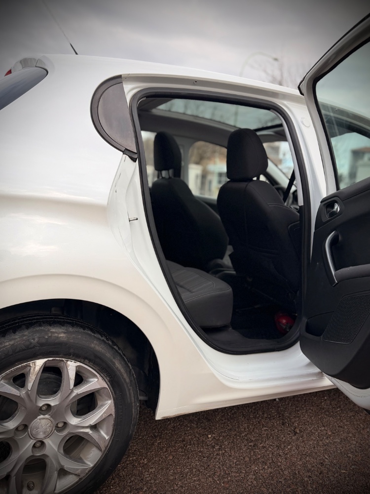 Peugeot 208 Feline — foto 5