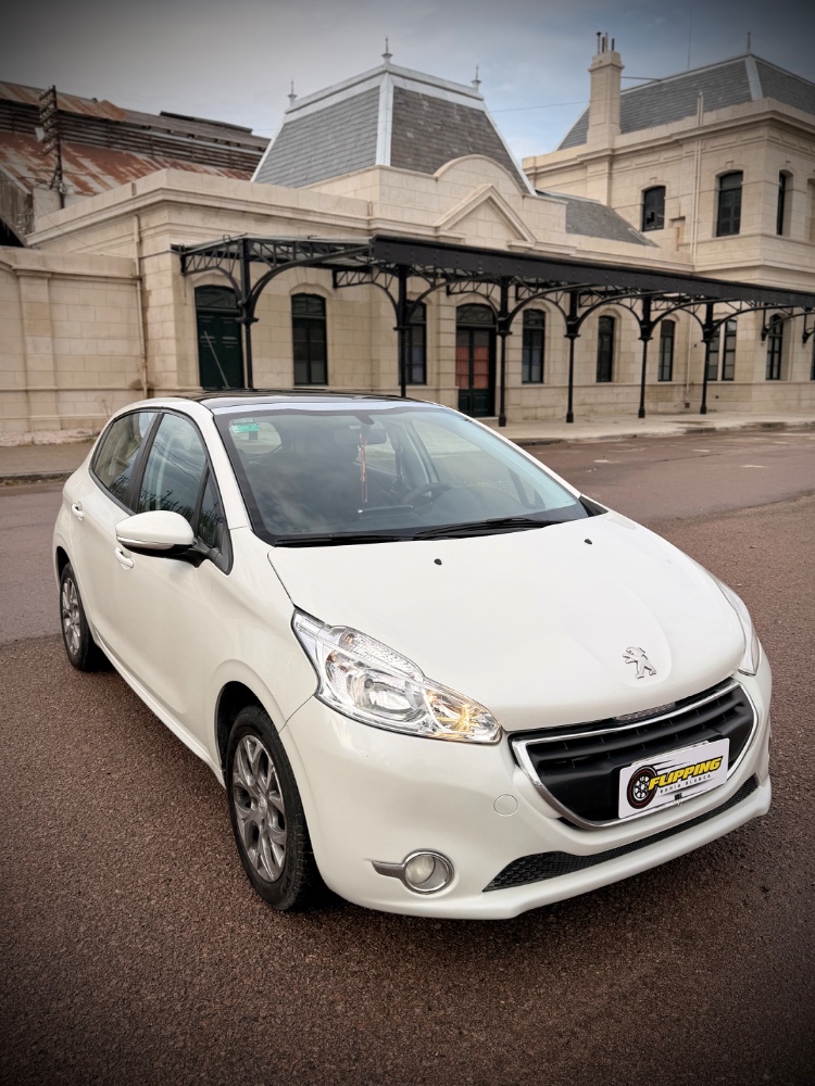 Peugeot 208 Feline — foto 7