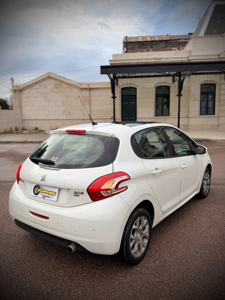 Peugeot 208 Feline — foto 8