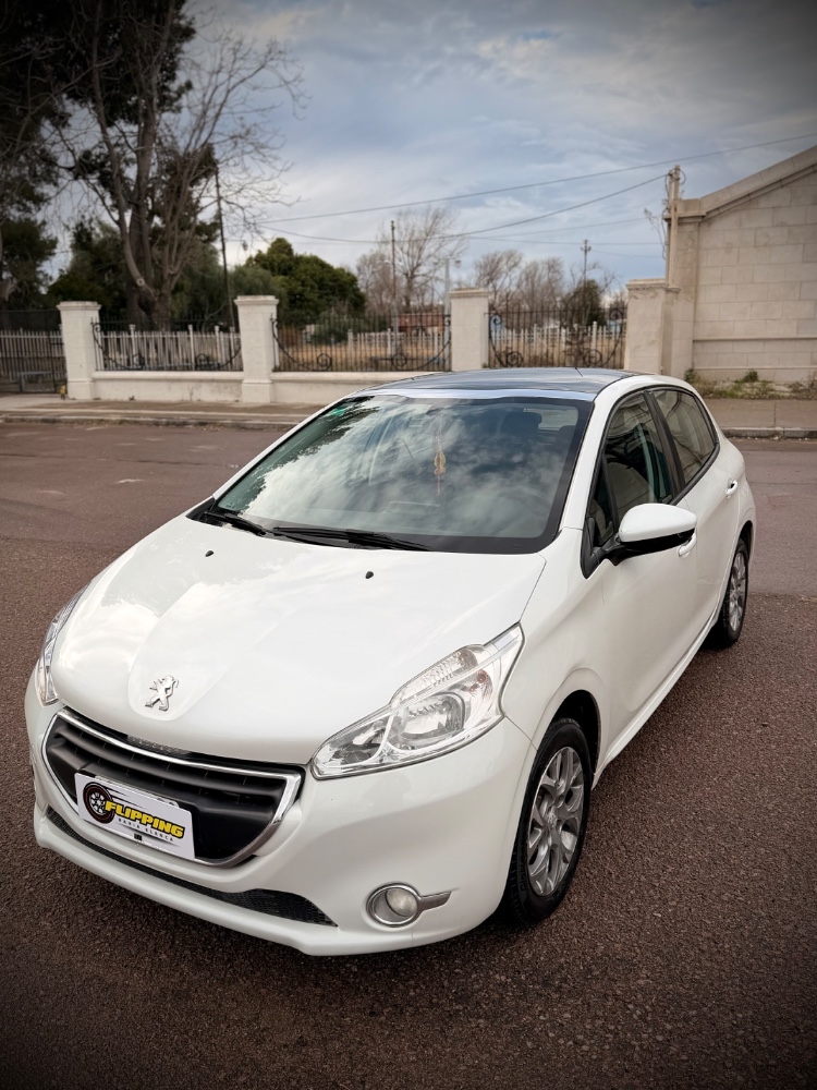 Peugeot 208 Feline — foto 10