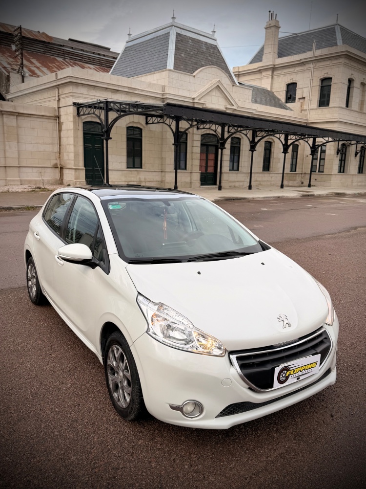 Peugeot 208 Feline — foto 11