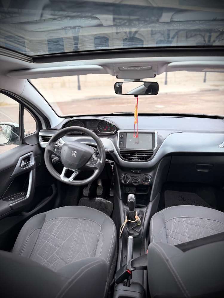 Peugeot 208 Feline — foto 14