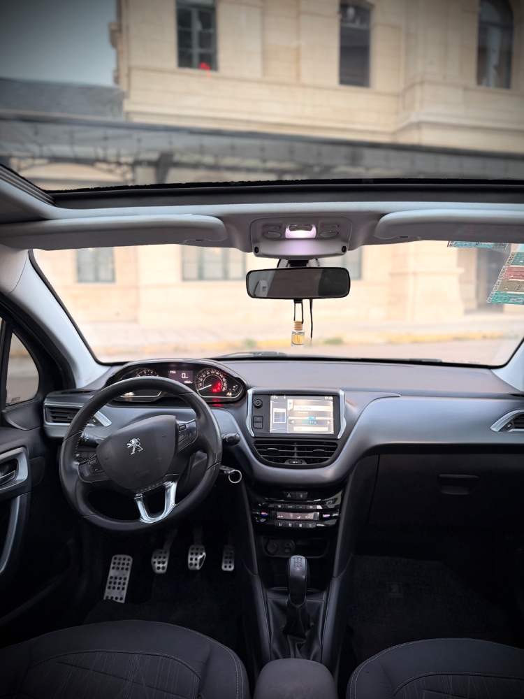 Peugeot 208 — foto 3
