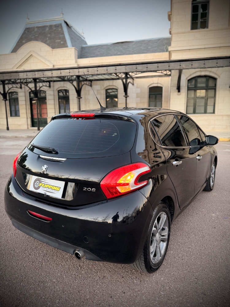 Peugeot 208 — foto 7