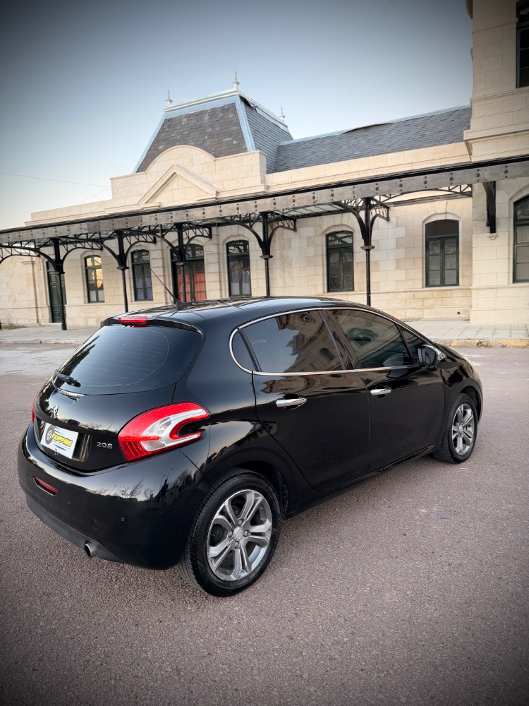 Peugeot 208 — foto 11