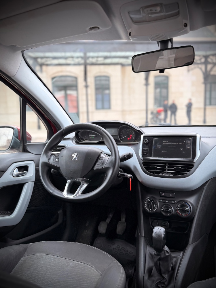 Peugeot 208 — foto 4