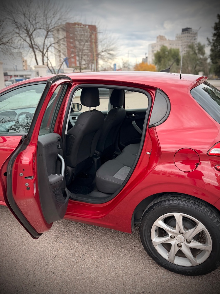 Peugeot 208 — foto 6