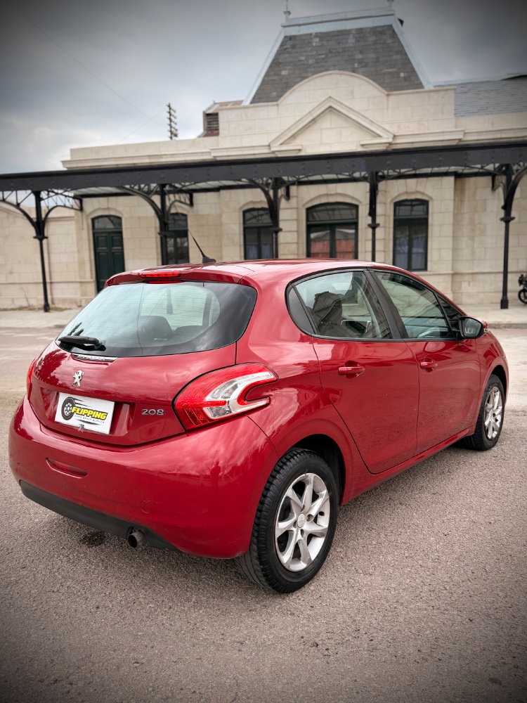Peugeot 208 — foto 9