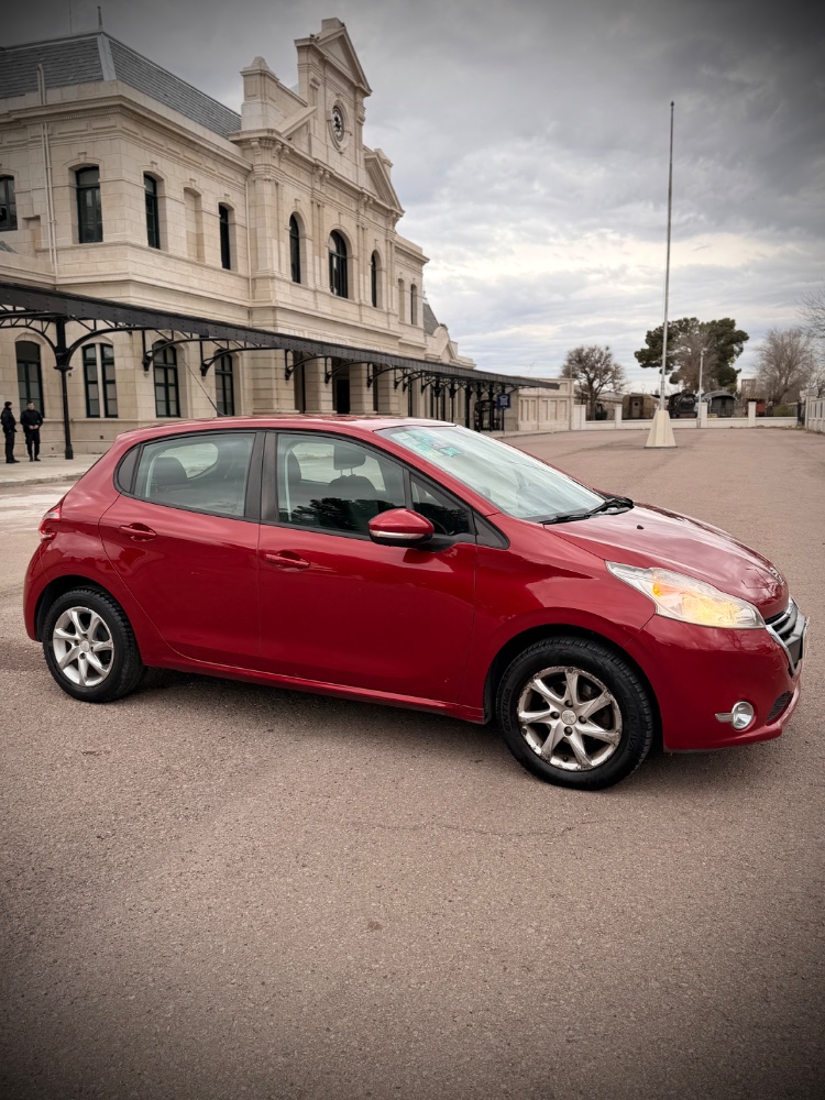 Peugeot 208 — foto 11