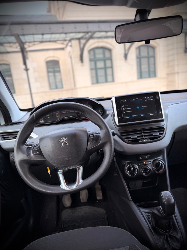 Peugeot 208 — foto 3