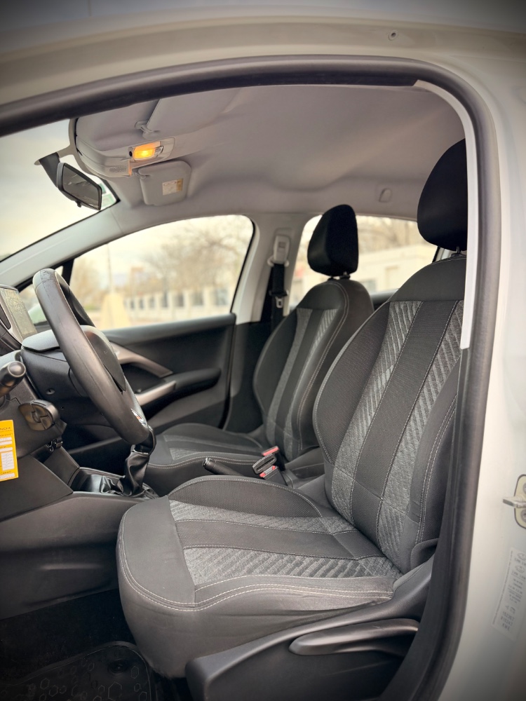 Peugeot 208 — foto 6
