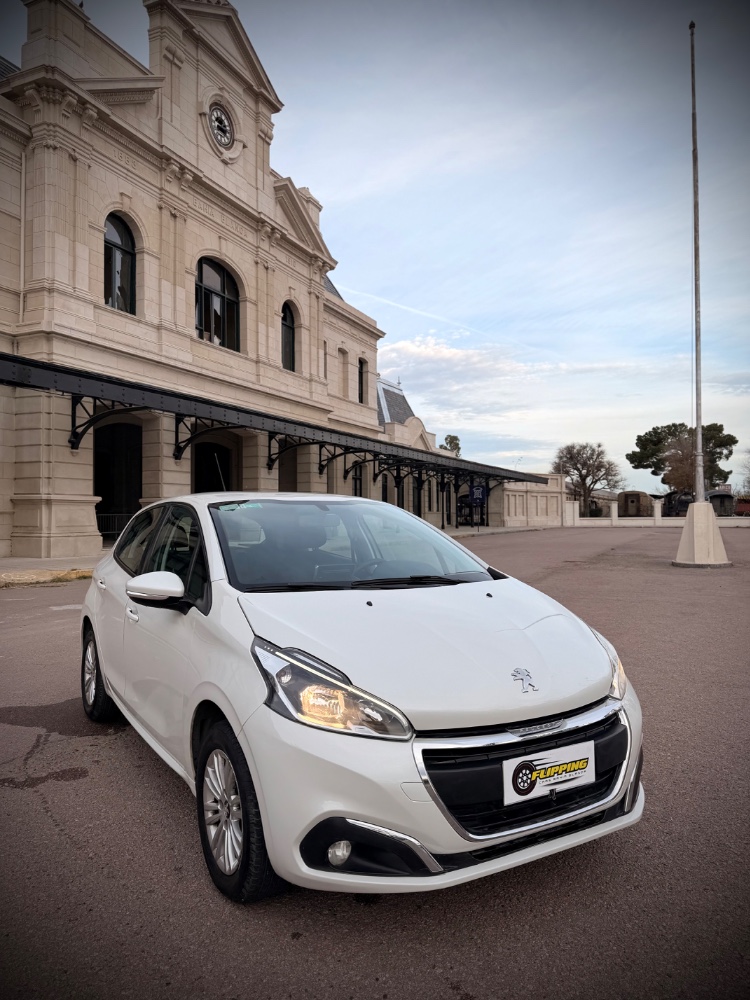 Peugeot 208 — foto 7