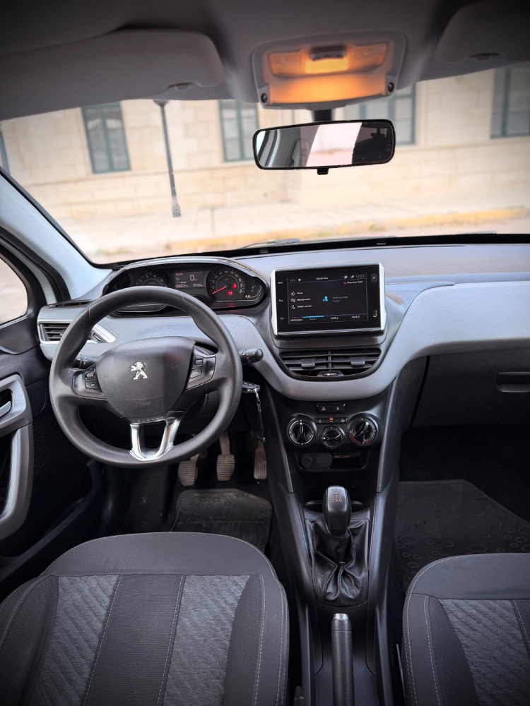 Peugeot 208 — foto 8